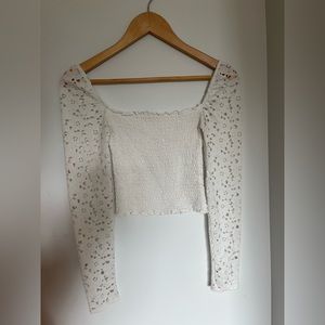 Long sleeve with lace sleeves